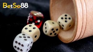 different kinds of dice being used in sic bo